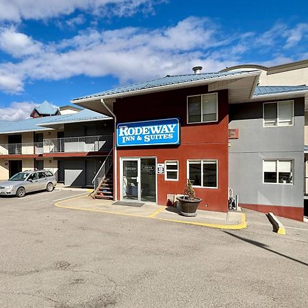 Rodeway Inn & Suites Камлупс Экстерьер фото
